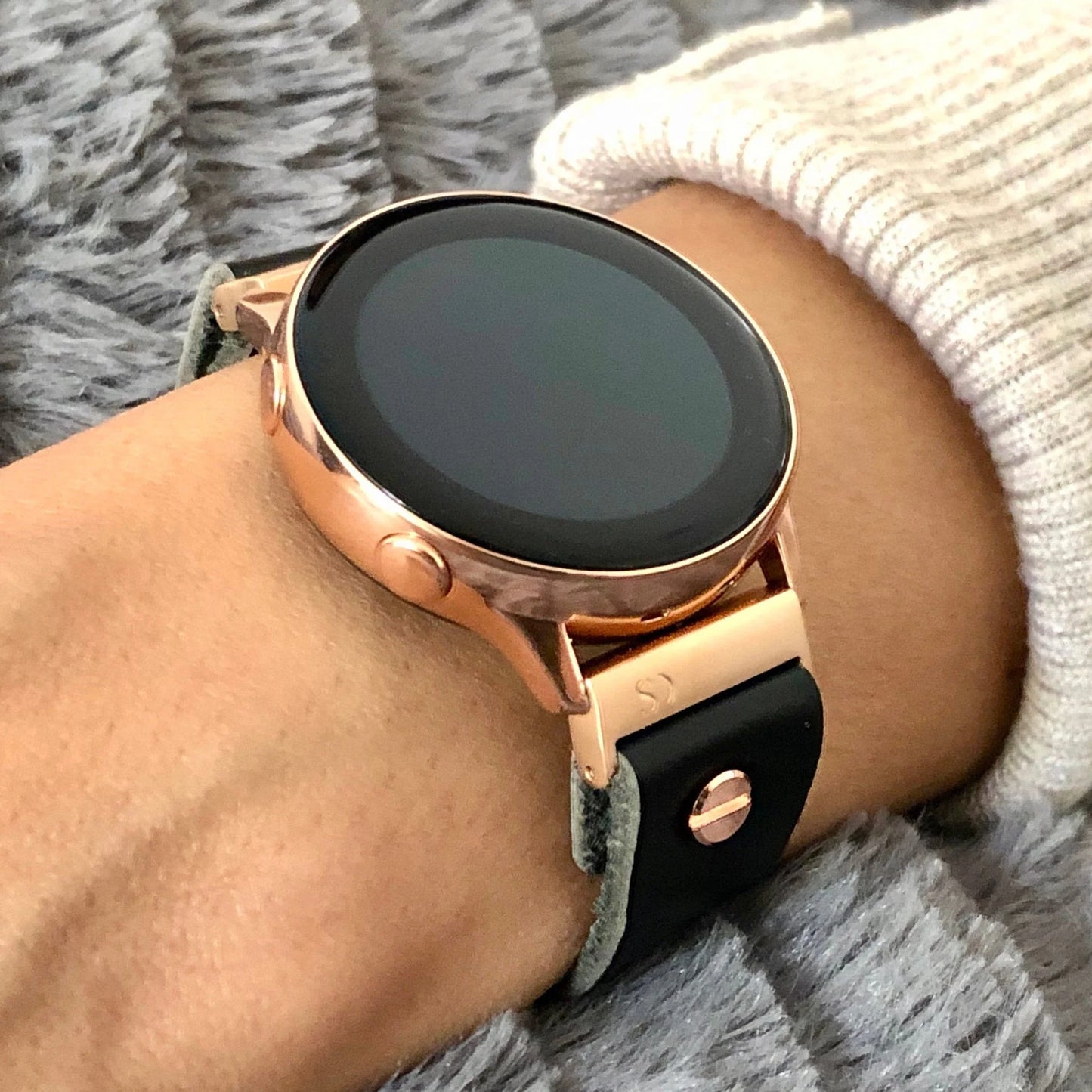 Smartwatch W12 – Tecnología, estilo y salud en tu muñeca